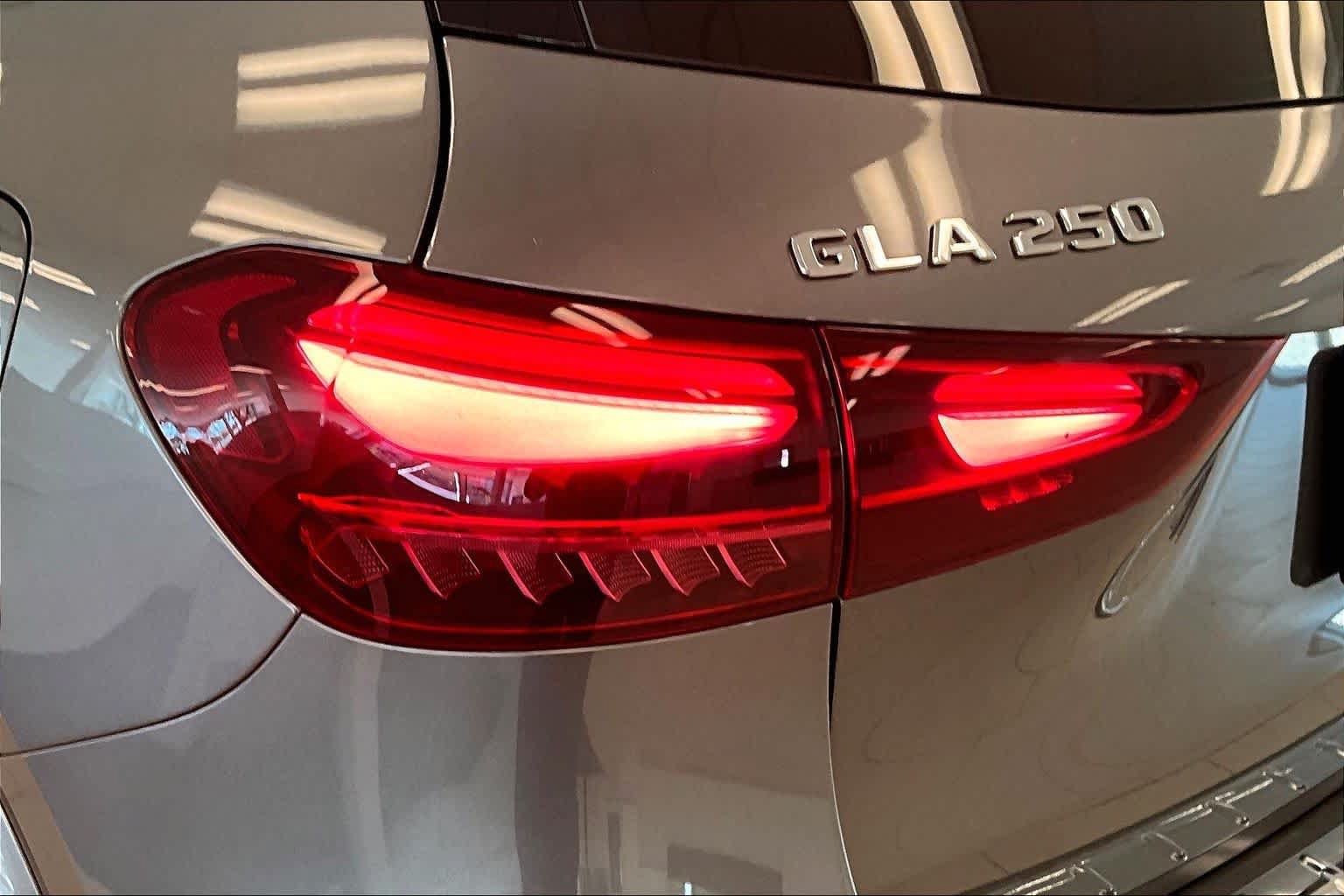 Used 2025 Mercedes-Benz GLA 250 image 28