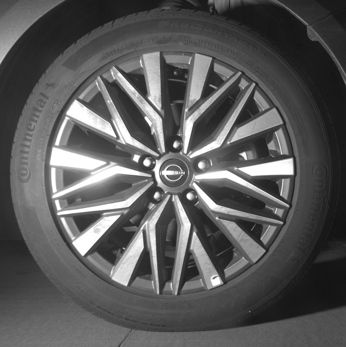 Used 2025 Nissan Altima 2.5 SV FWD image 13