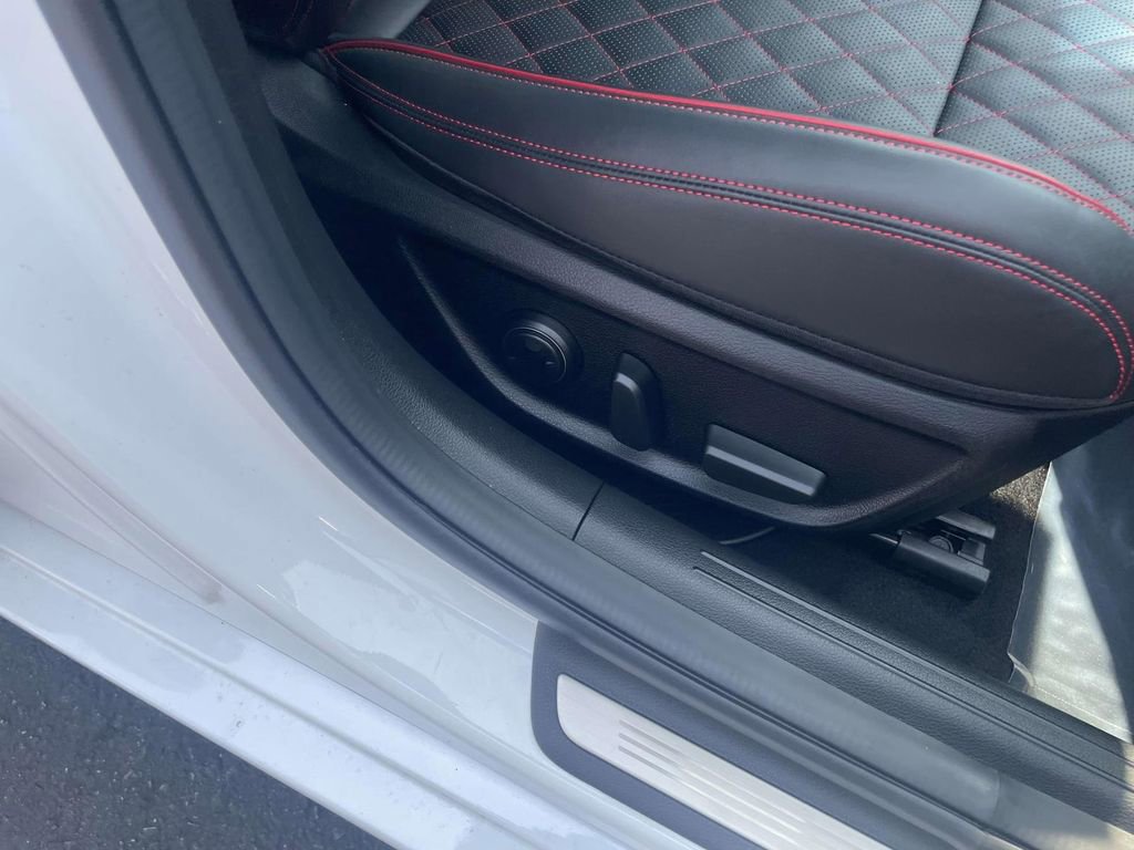 Used 2025 Genesis G70 3.3T Advanced w/ Sport Prestige Package image 27