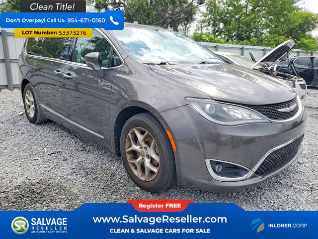 Used 2017 Chrysler Pacifica Touring-L w/ Tire & Wheel Group FWD image 5