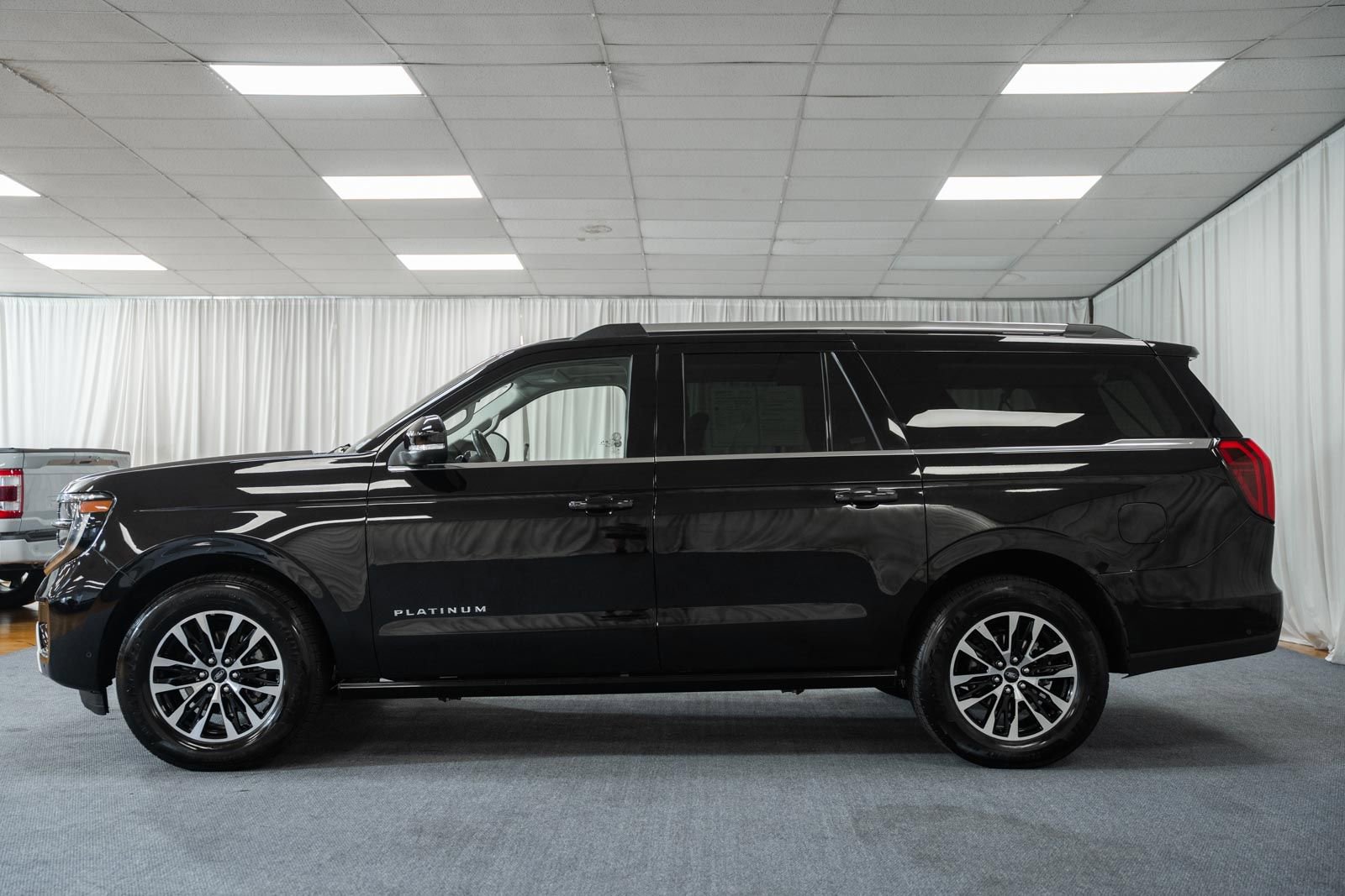 Used 2025 Ford Expedition Max Platinum image 5