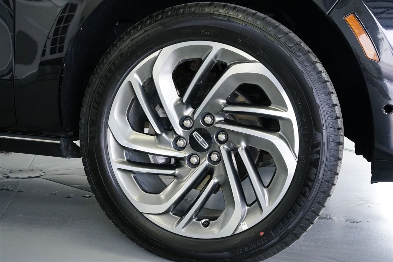 Used 2025 Lincoln Navigator Reserve image 18