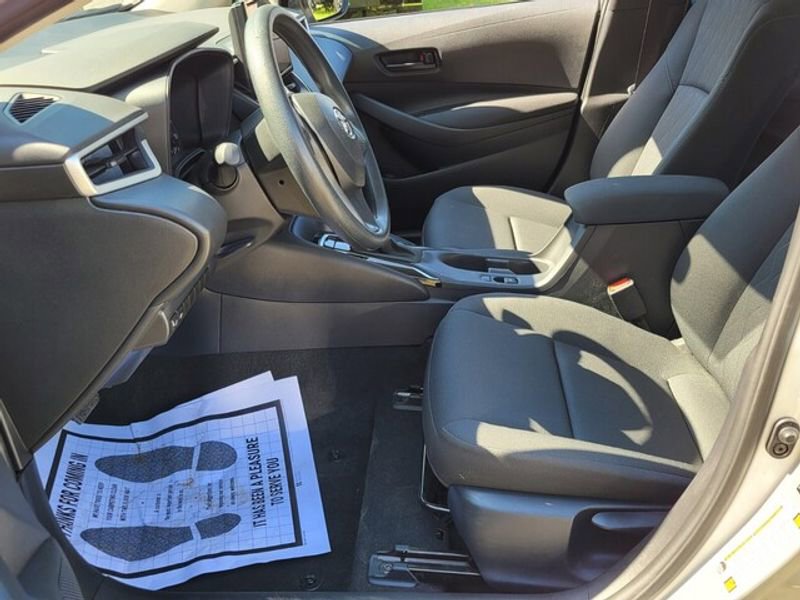 Used 2025 Toyota Corolla LE image 6