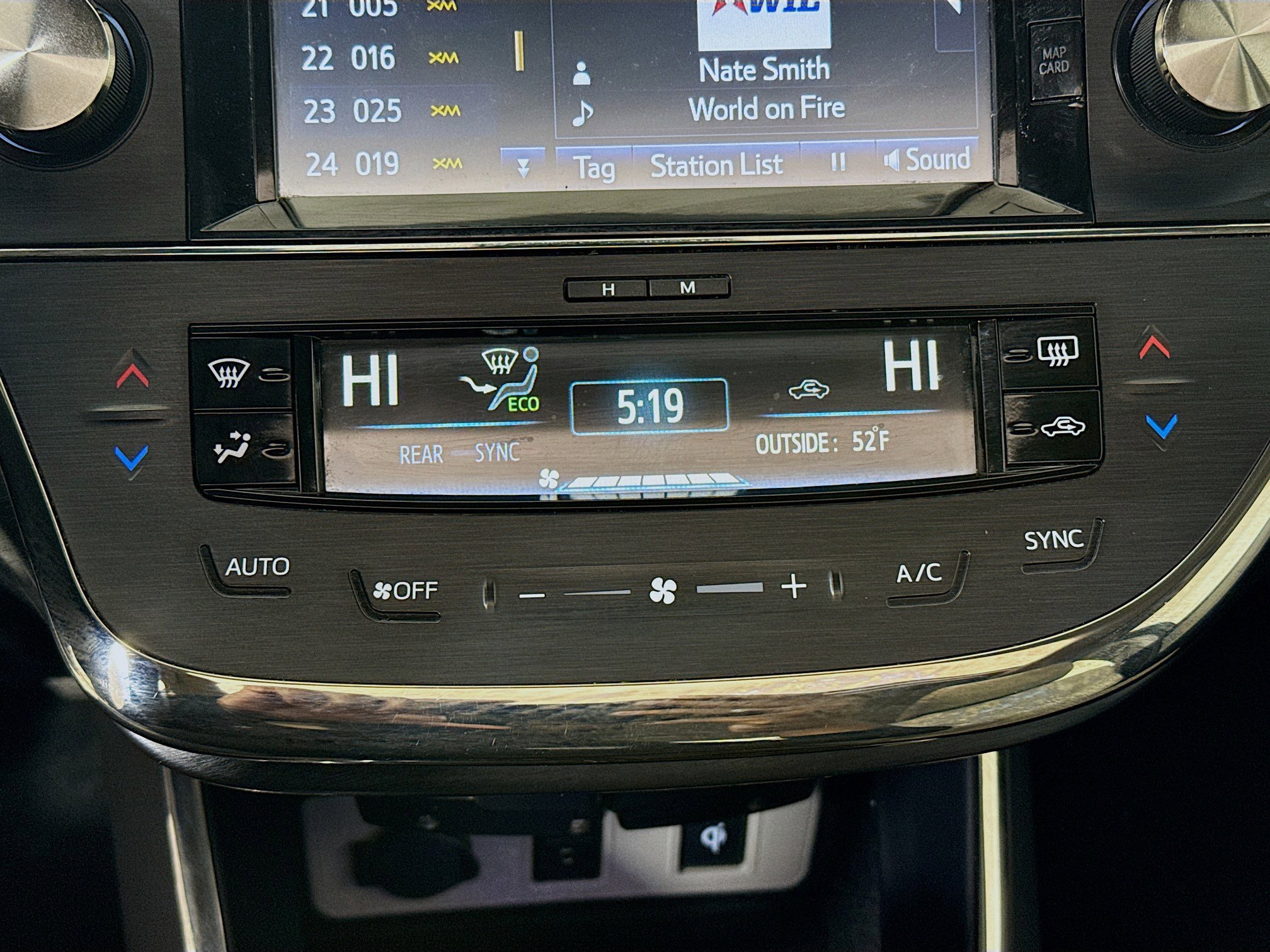 Used 2018 Toyota Avalon Limited image 18