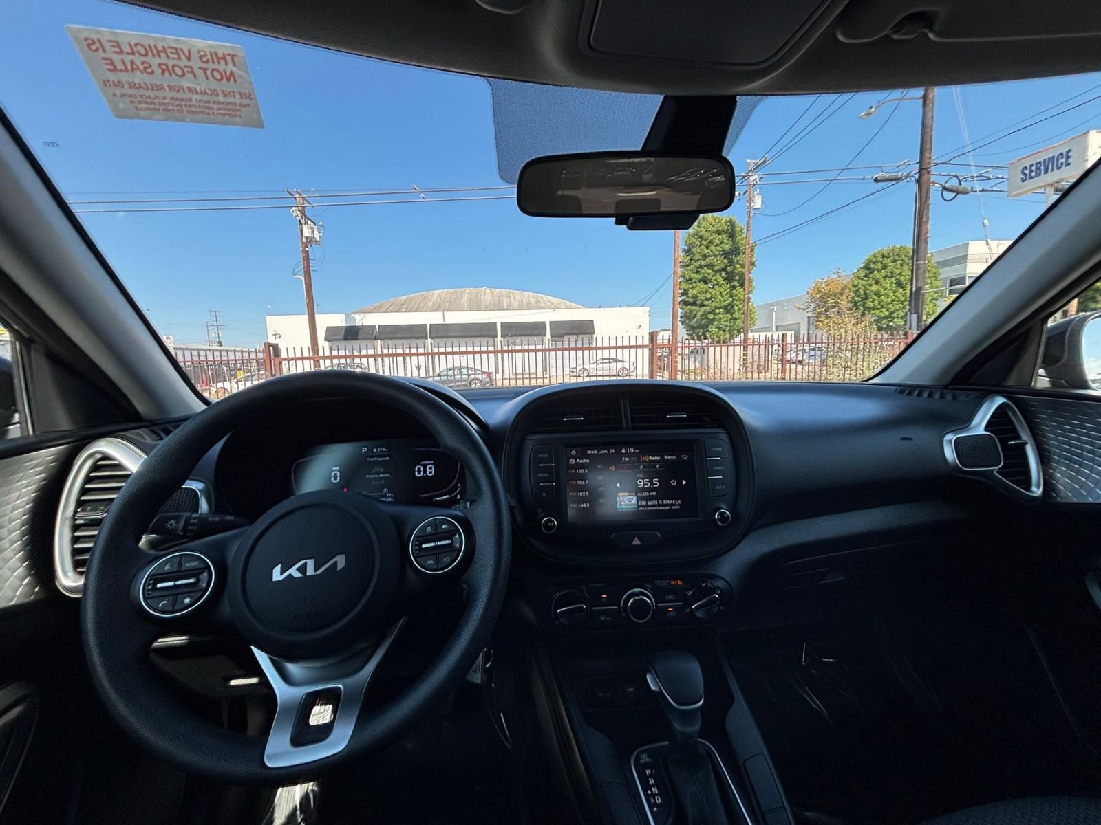 Used 2025 Kia Soul LX w/ LX Technology Package FWD image 33