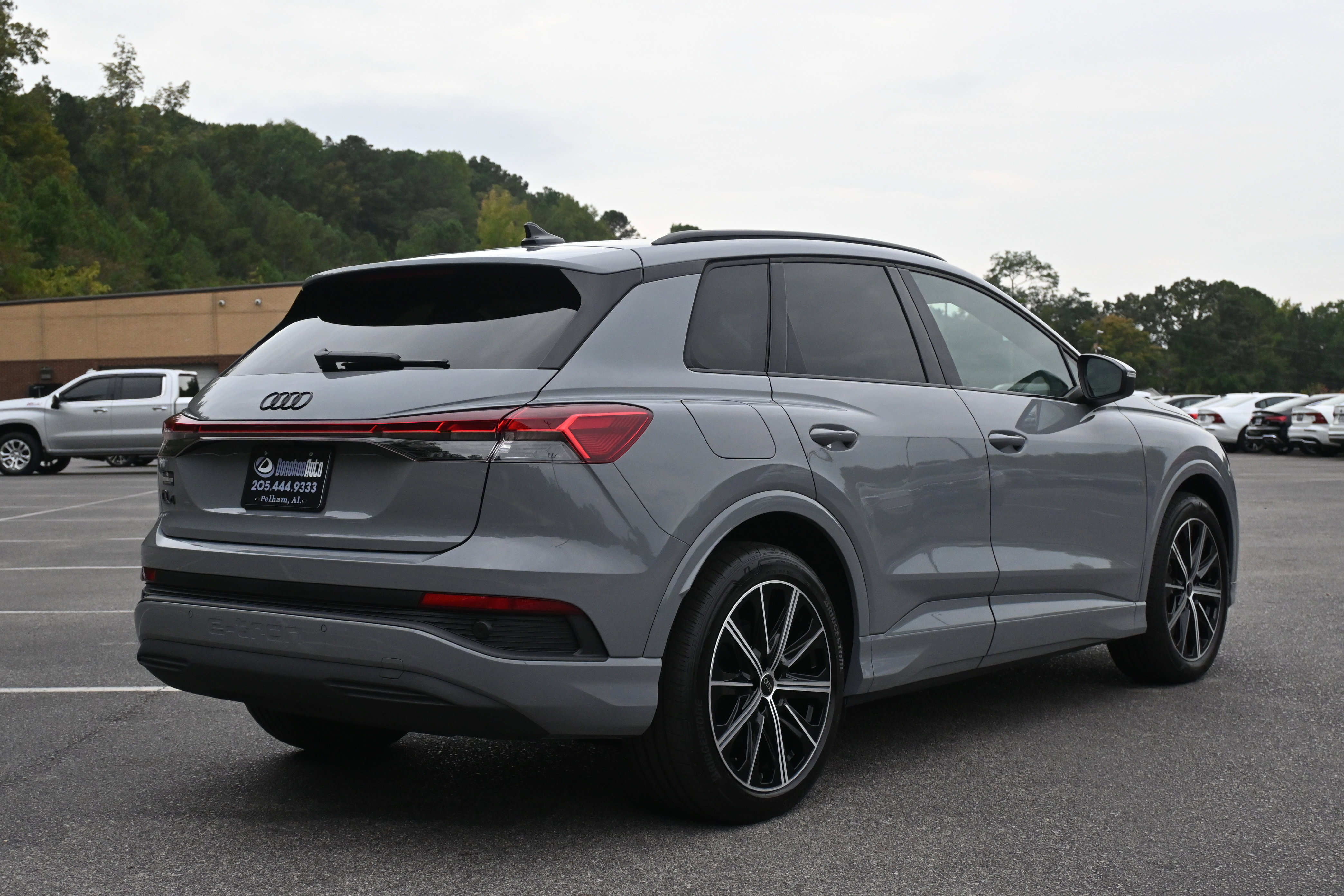 Used 2025 Audi Q4 e-tron Premium Plus image 9