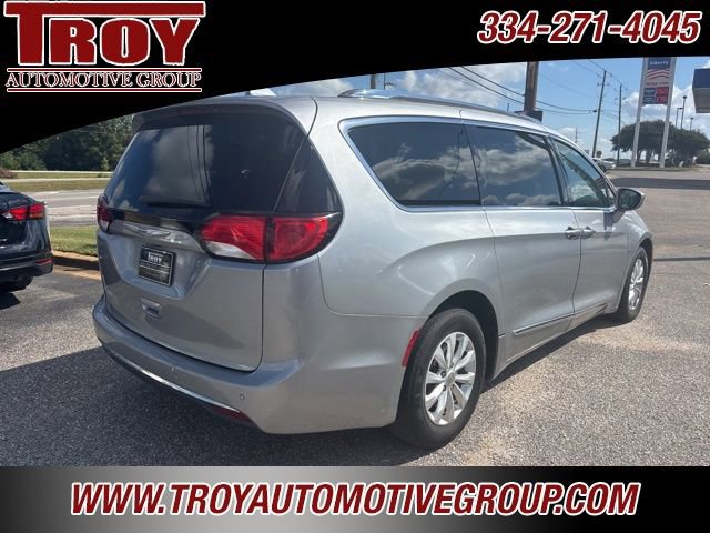 Used 2018 Chrysler Pacifica Touring-L image 5