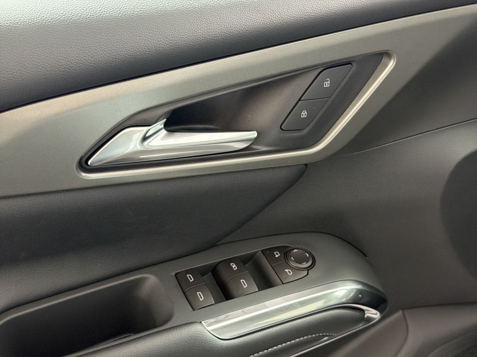 New 2026 Chevrolet Traverse LT FWD image 15