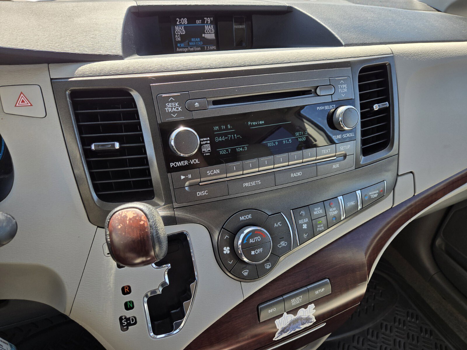 Used 2012 Toyota Sienna XLE FWD image 19