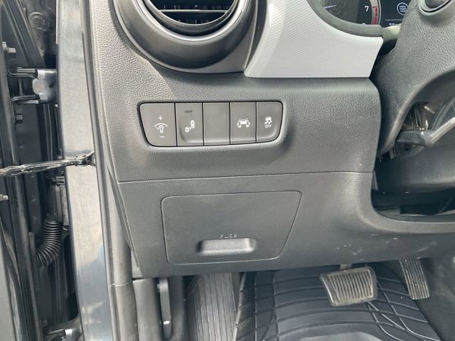 Used 2019 Hyundai Kona SEL w/ SEL Tech Package 02 AWD/4WD image 16