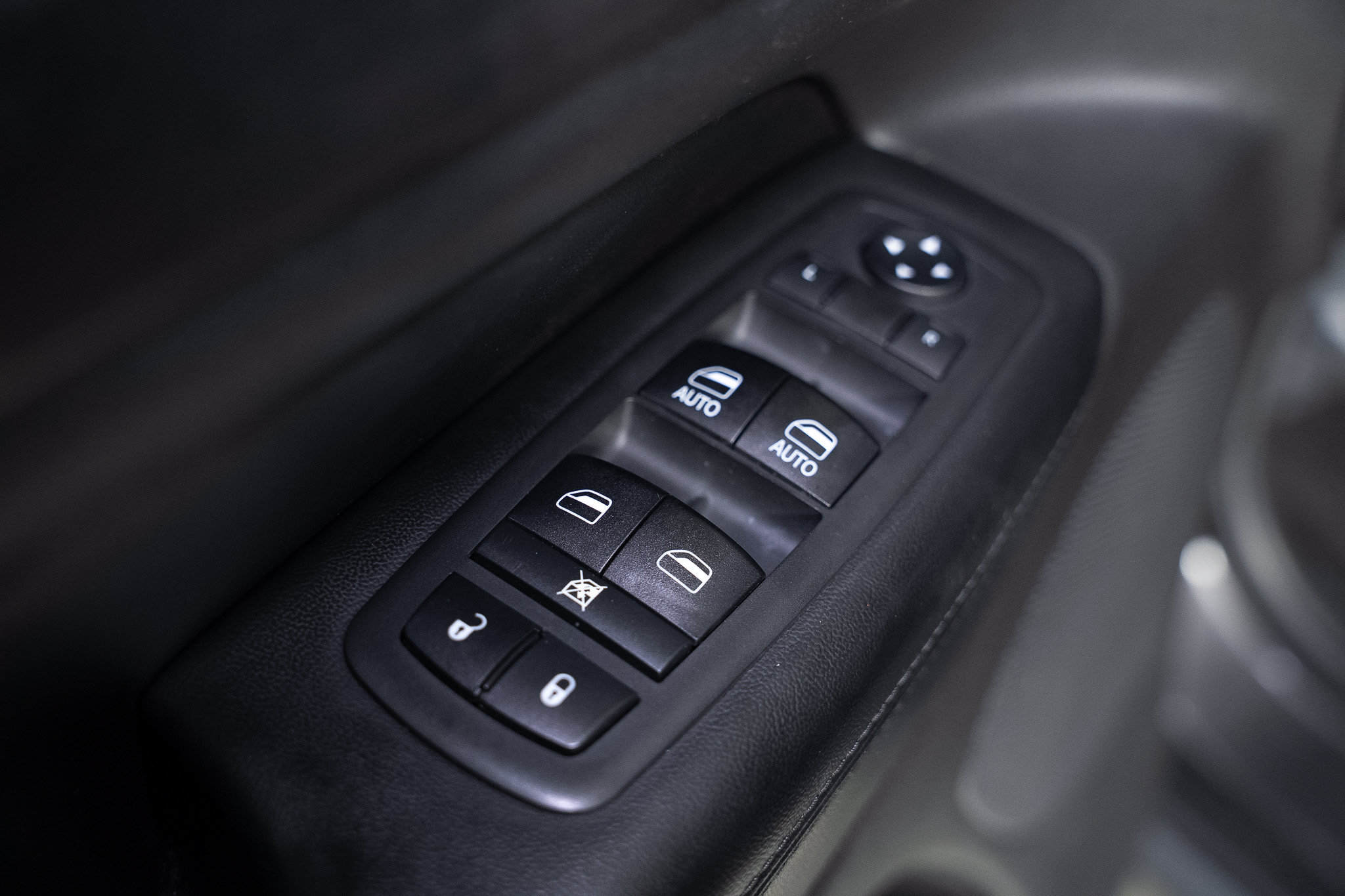 Used 2018 Jeep Grand Cherokee Laredo RWD image 37