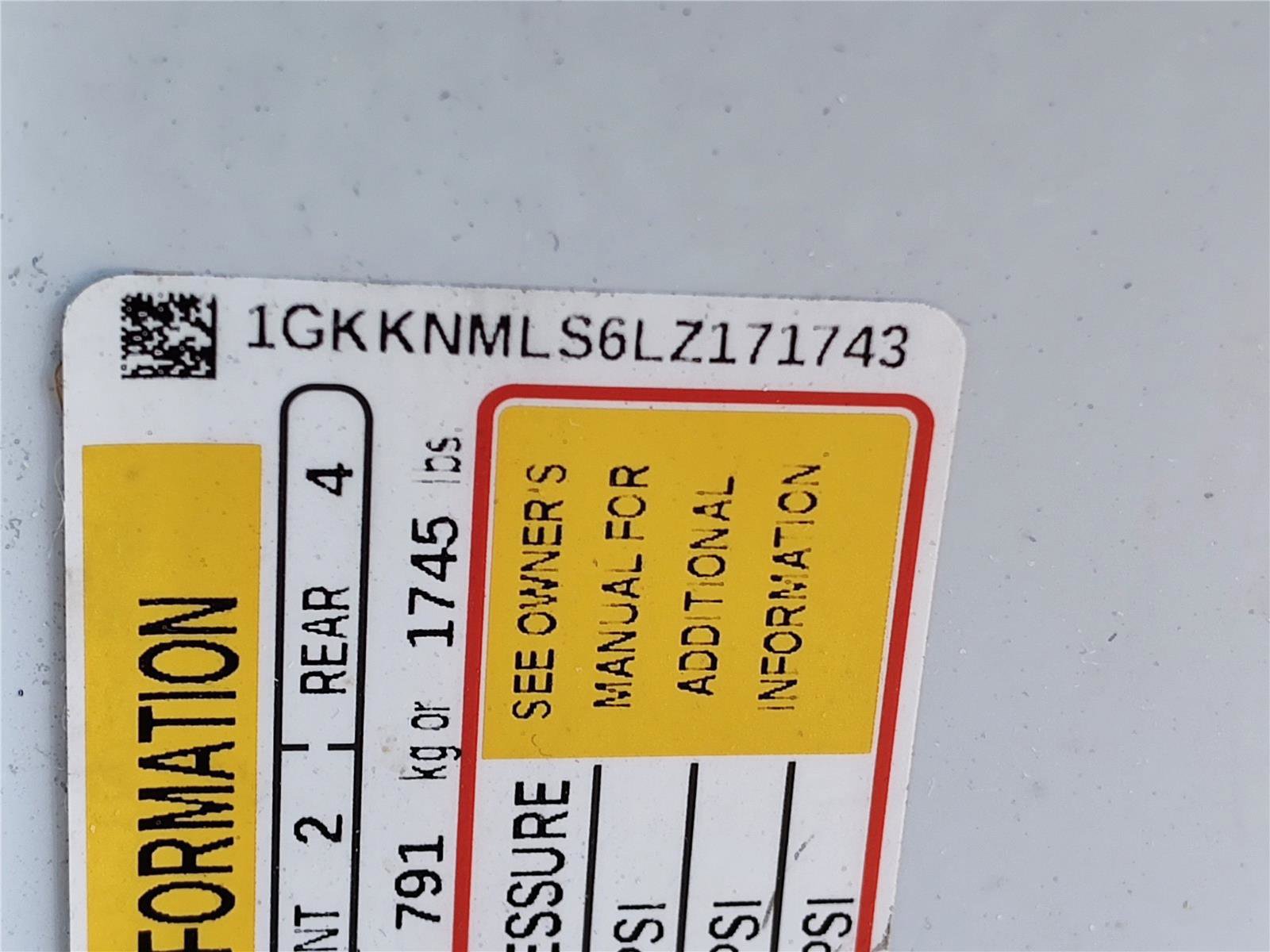 Used 2020 GMC Acadia SLT w/ Driver Alert Package II image 14