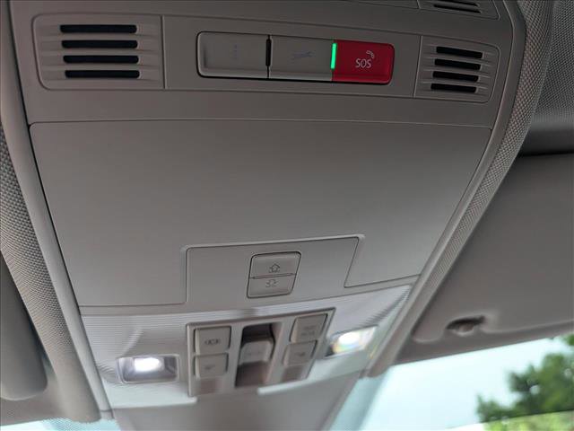 Used 2023 Volkswagen Tiguan SE w/ Panoramic Sunroof Package FWD image 39