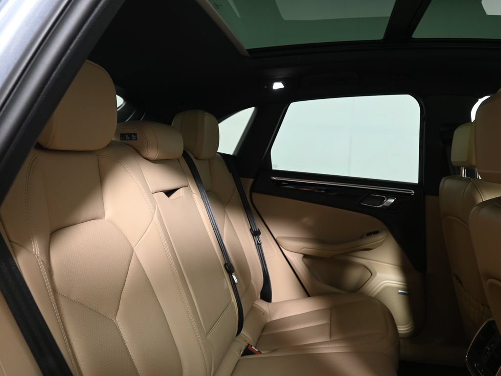 Used 2024 Porsche Macan AWD/4WD image 41