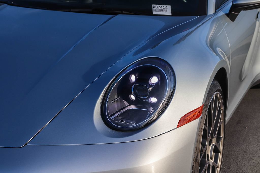 Used 2022 Porsche 911 Carrera RWD image 4