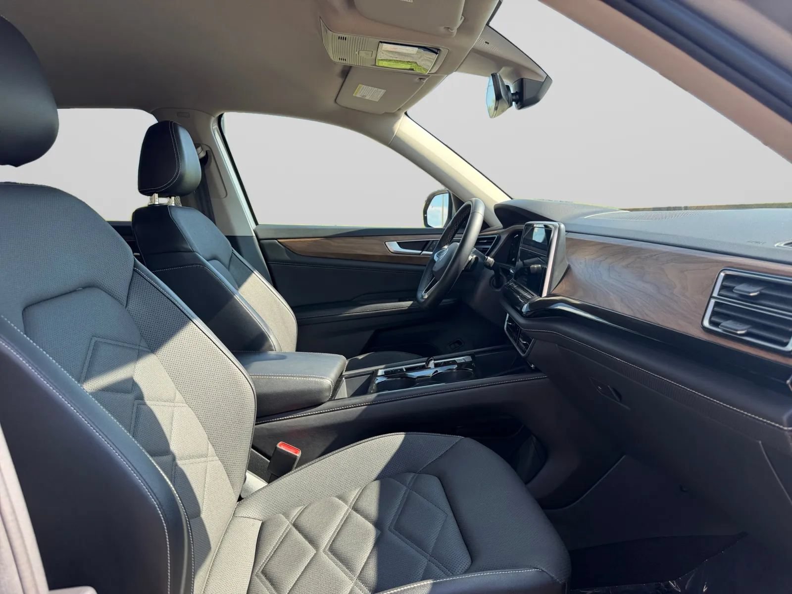 Used 2024 Volkswagen Atlas SE AWD/4WD image 35