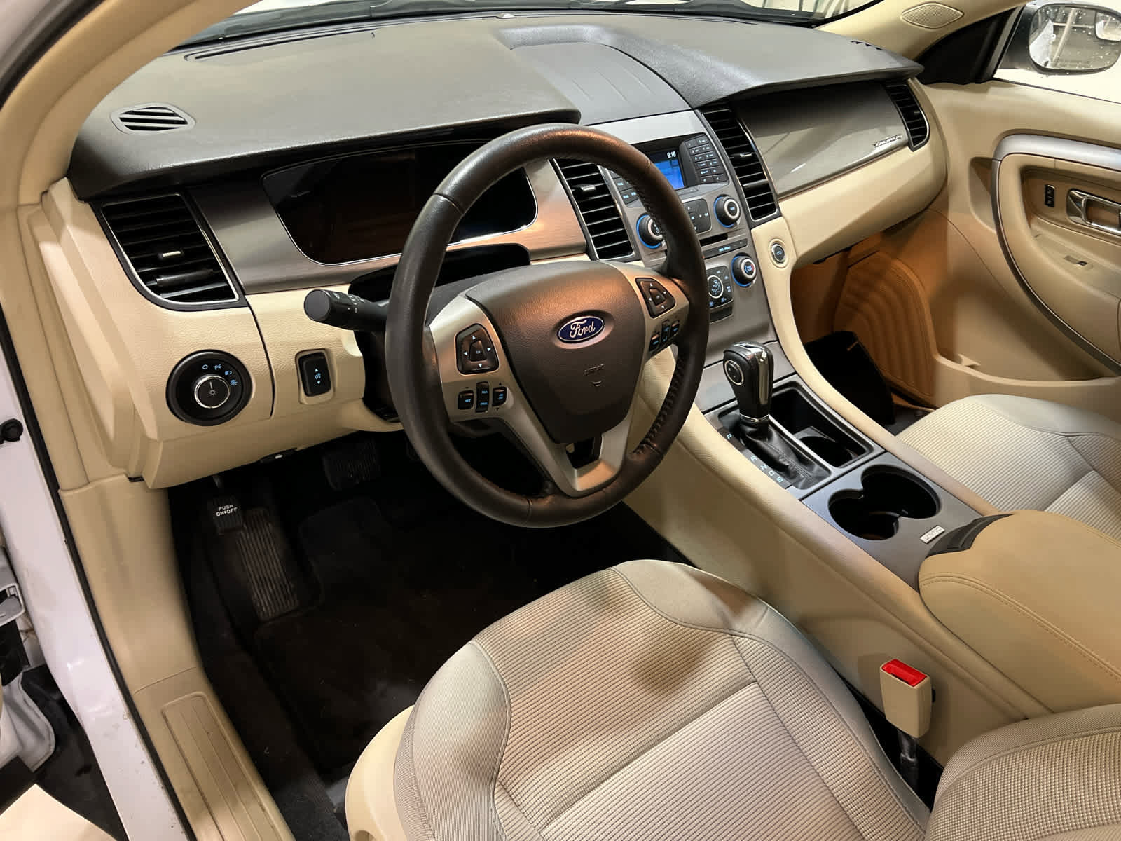 Used 2018 Ford Taurus SEL FWD image 12