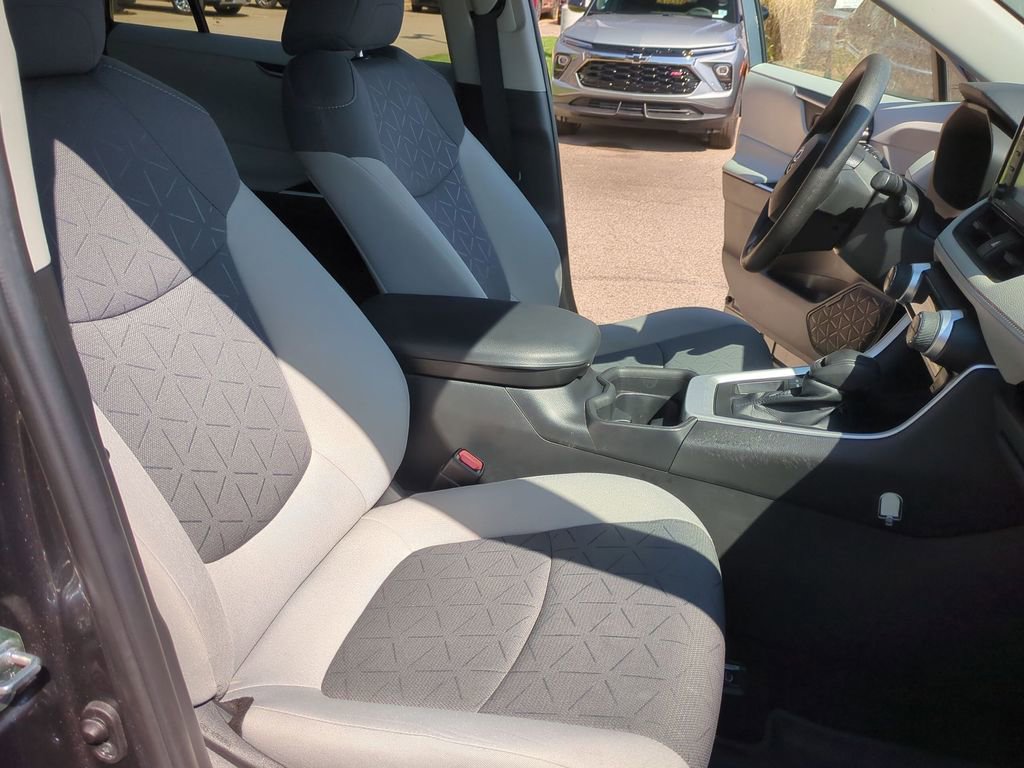 Used 2021 Toyota RAV4 XLE image 29