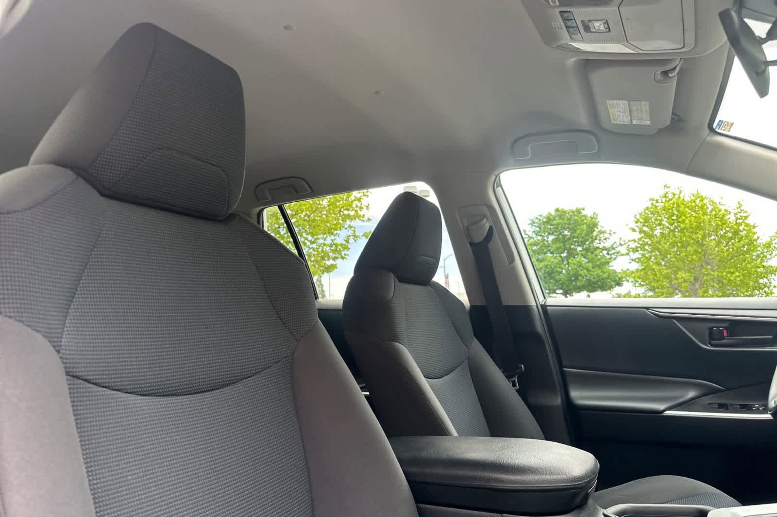 Used 2019 Toyota RAV4 LE w/ Carpet Mat Package FWD image 18
