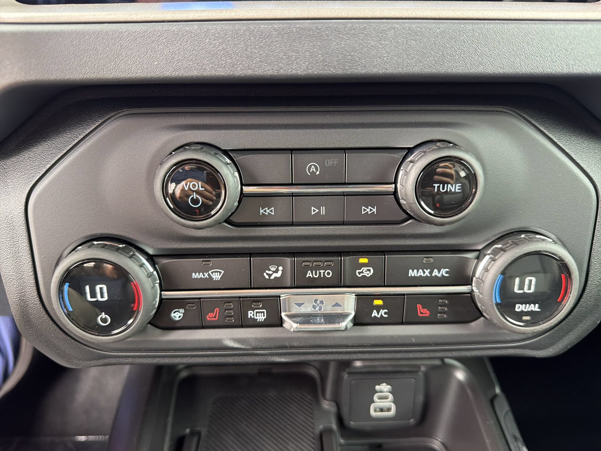New 2026 Ford Bronco Outer Banks AWD/4WD image 9