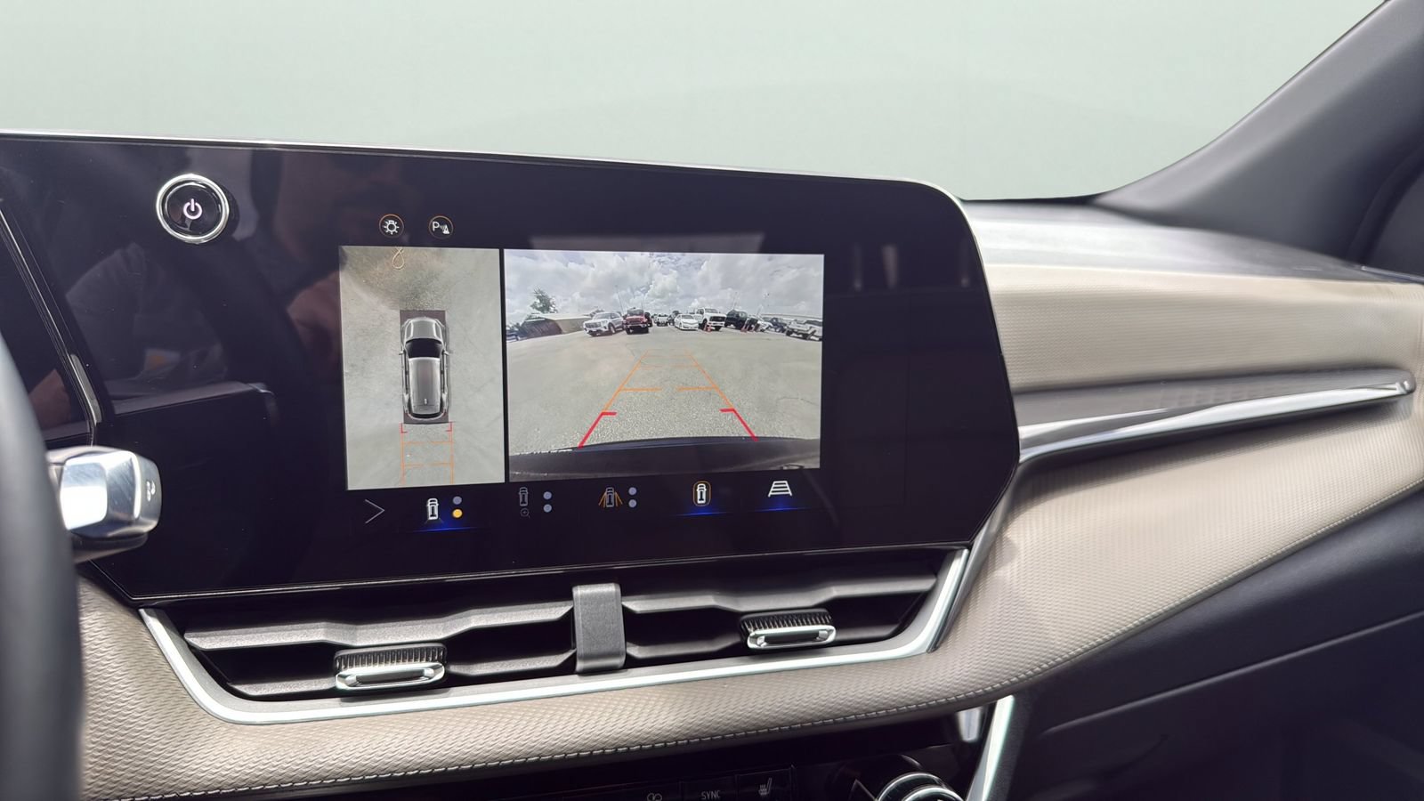 Used 2025 Chevrolet Equinox LT w/ Convenience Package II FWD image 16