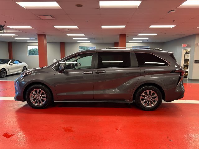 Certified 2025 Toyota Sienna XLE FWD image 6