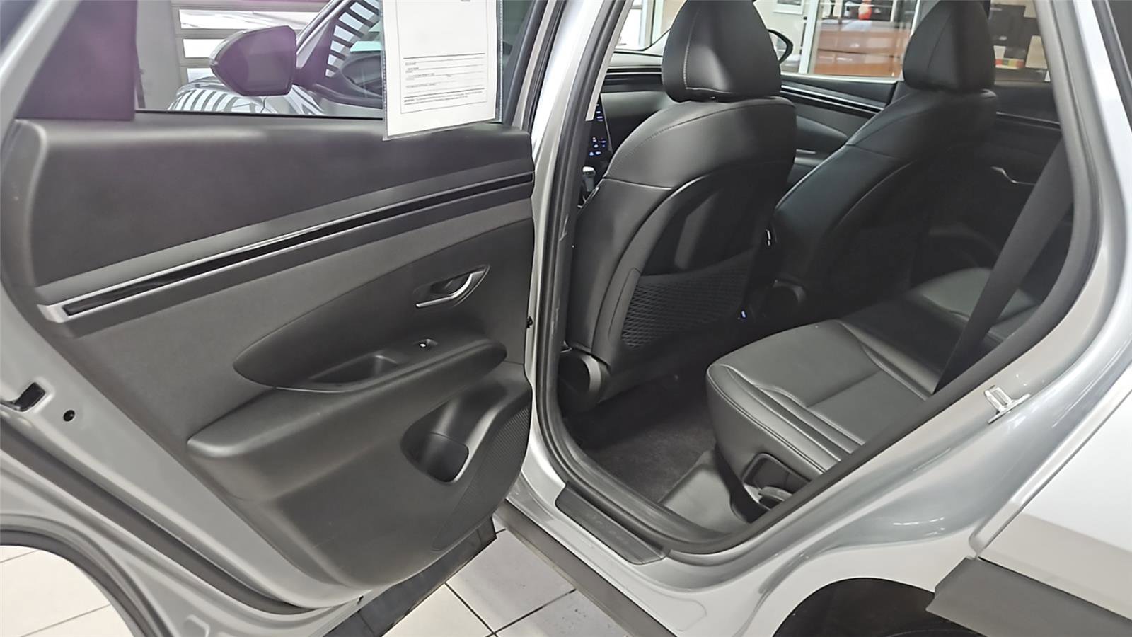 Used 2023 Hyundai Tucson SEL w/ Convenience Package image 10