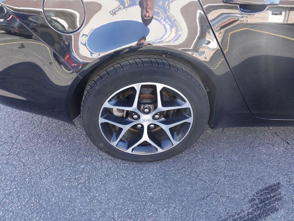 Used 2017 Buick Regal Sport Touring image 8