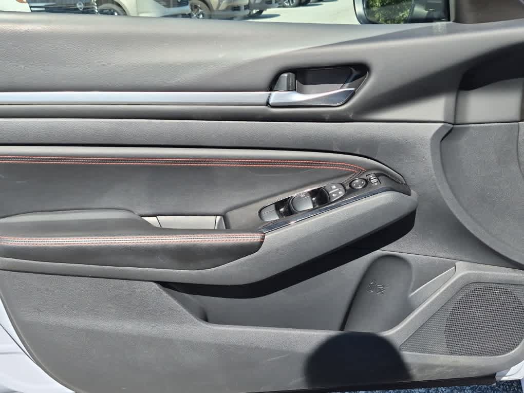 Used 2023 Nissan Altima 2.5 SR AWD/4WD image 9