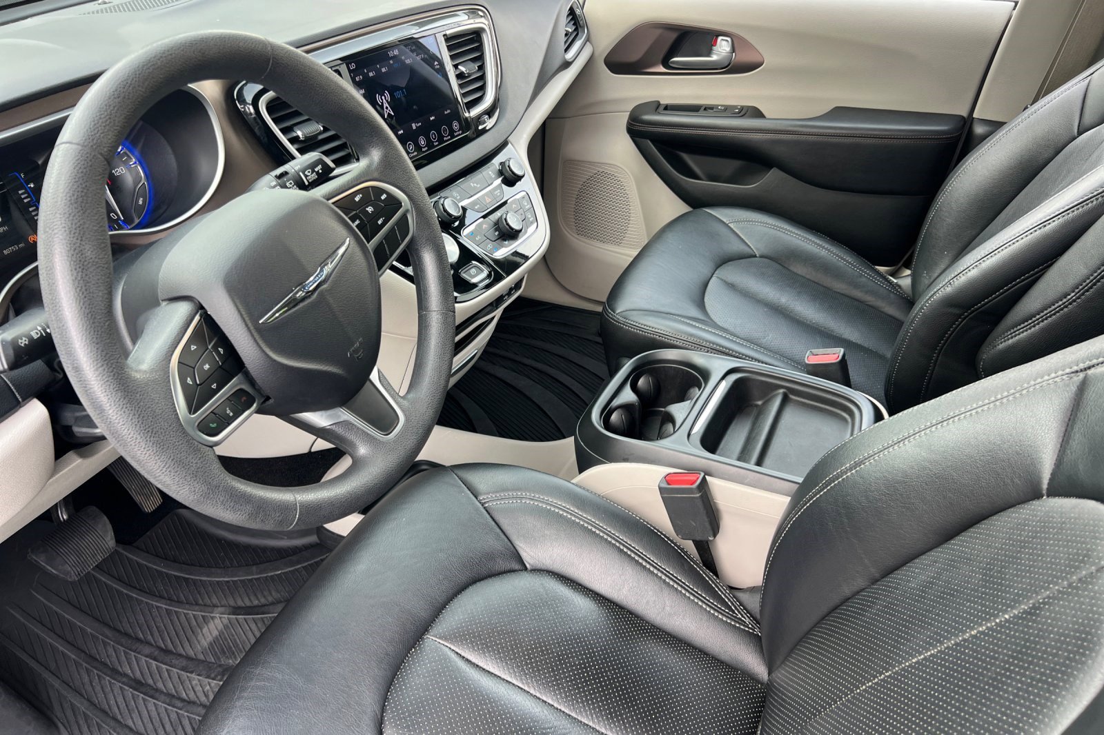 Used 2018 Chrysler Pacifica Touring Plus image 4