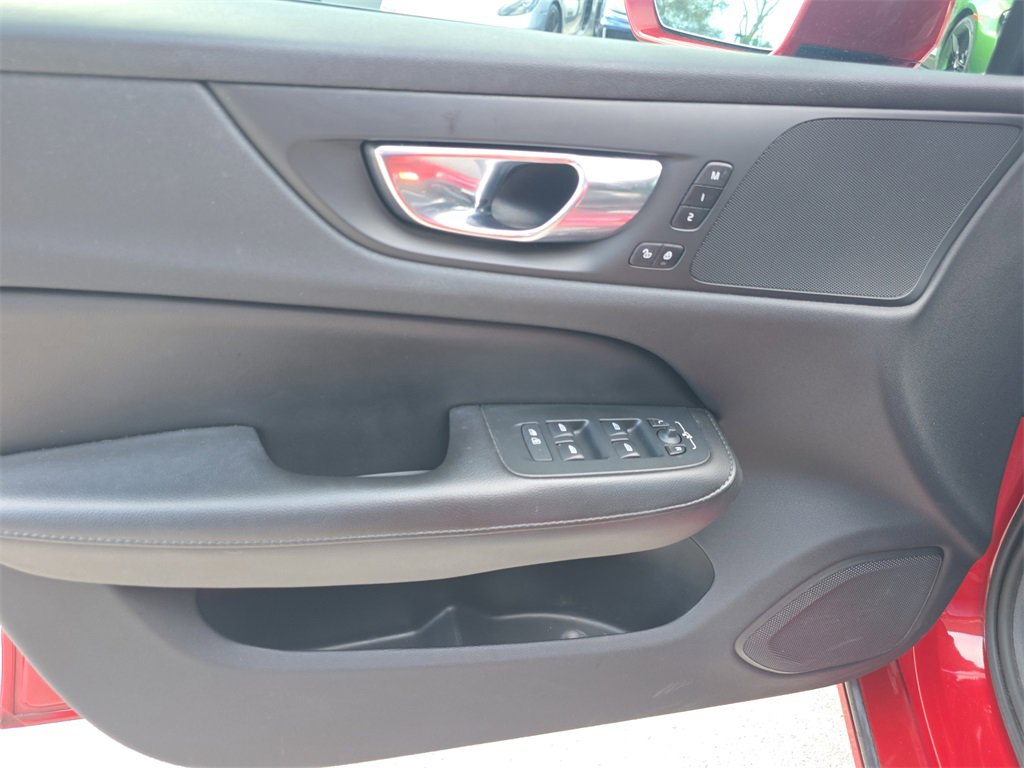 Used 2020 Volvo S60 T5 Momentum image 23
