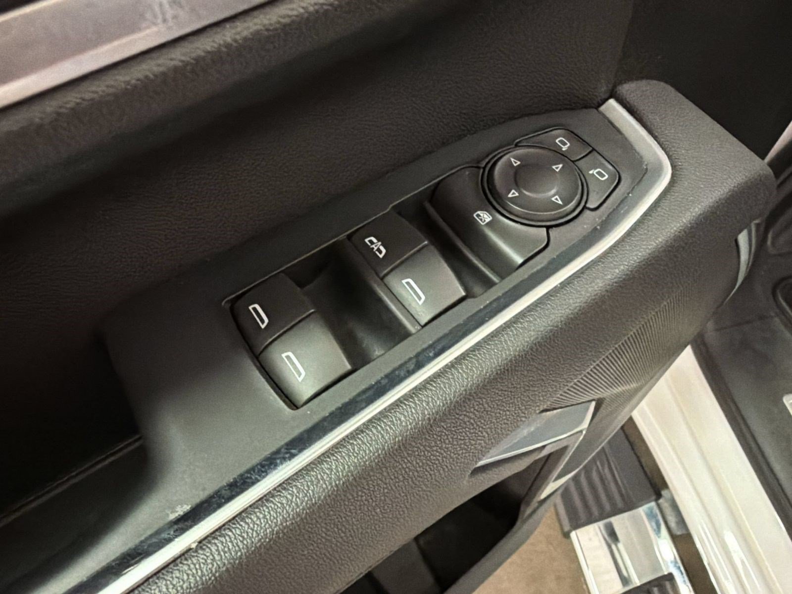 Used 2025 Chevrolet Silverado 2500 LT w/ Convenience Package AWD/4WD image 14
