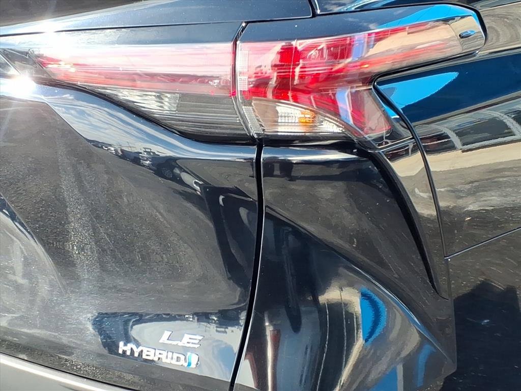 Used 2024 Toyota Sienna LE image 8