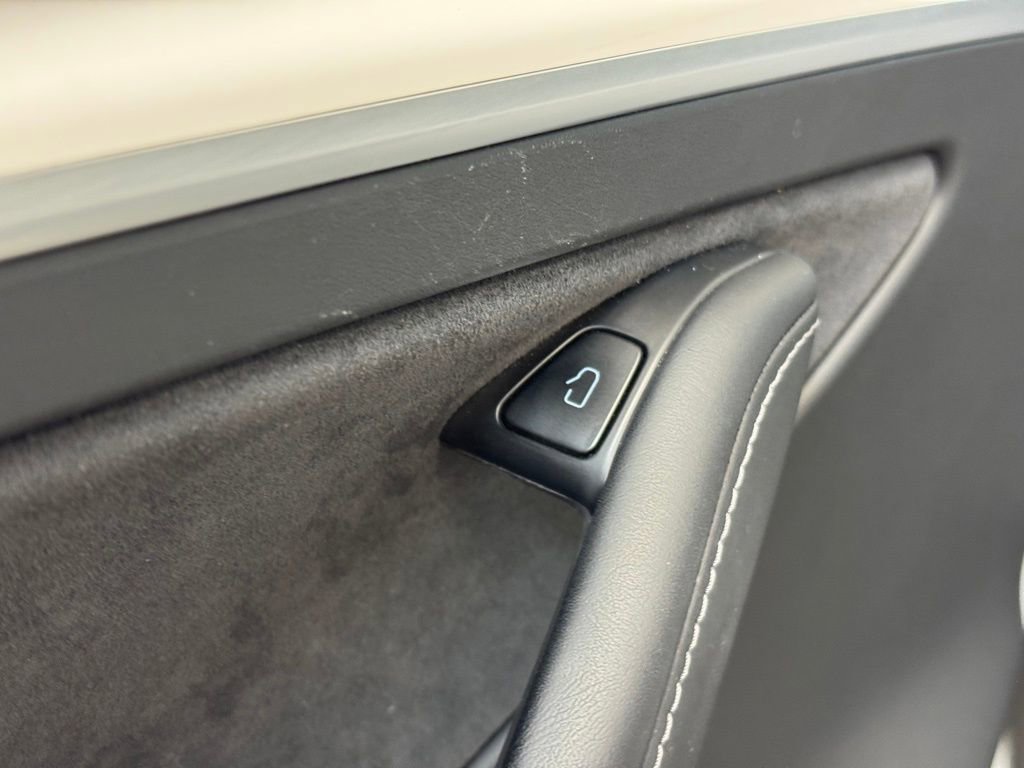 Used 2023 Tesla Model Y Long Range AWD/4WD image 9