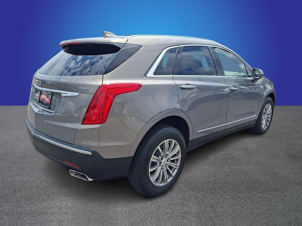 Used 2017 Cadillac XT5 Luxury w/ Driver Awareness Package AWD/4WD image 4