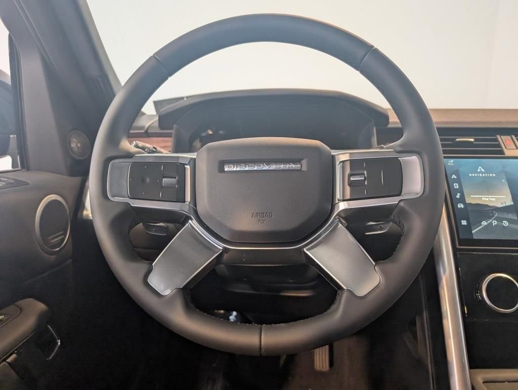 New 2026 Land Rover Discovery S image 14