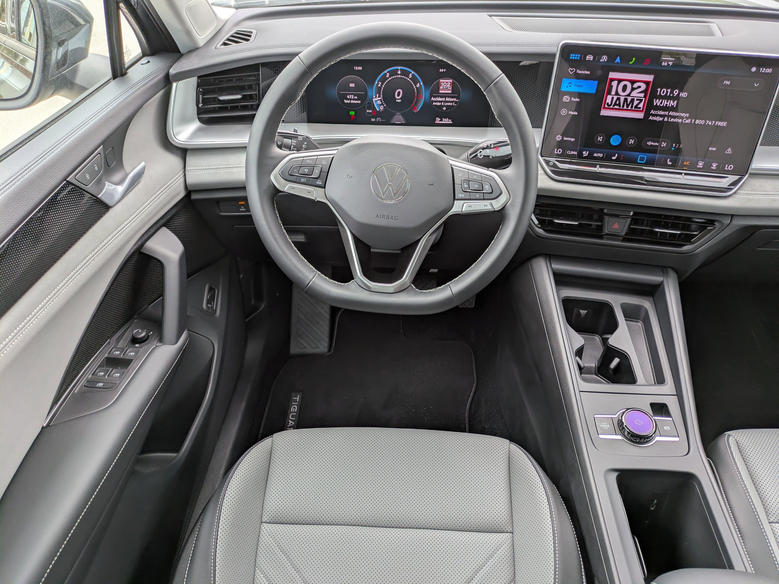 Used 2025 Volkswagen Tiguan SE image 17