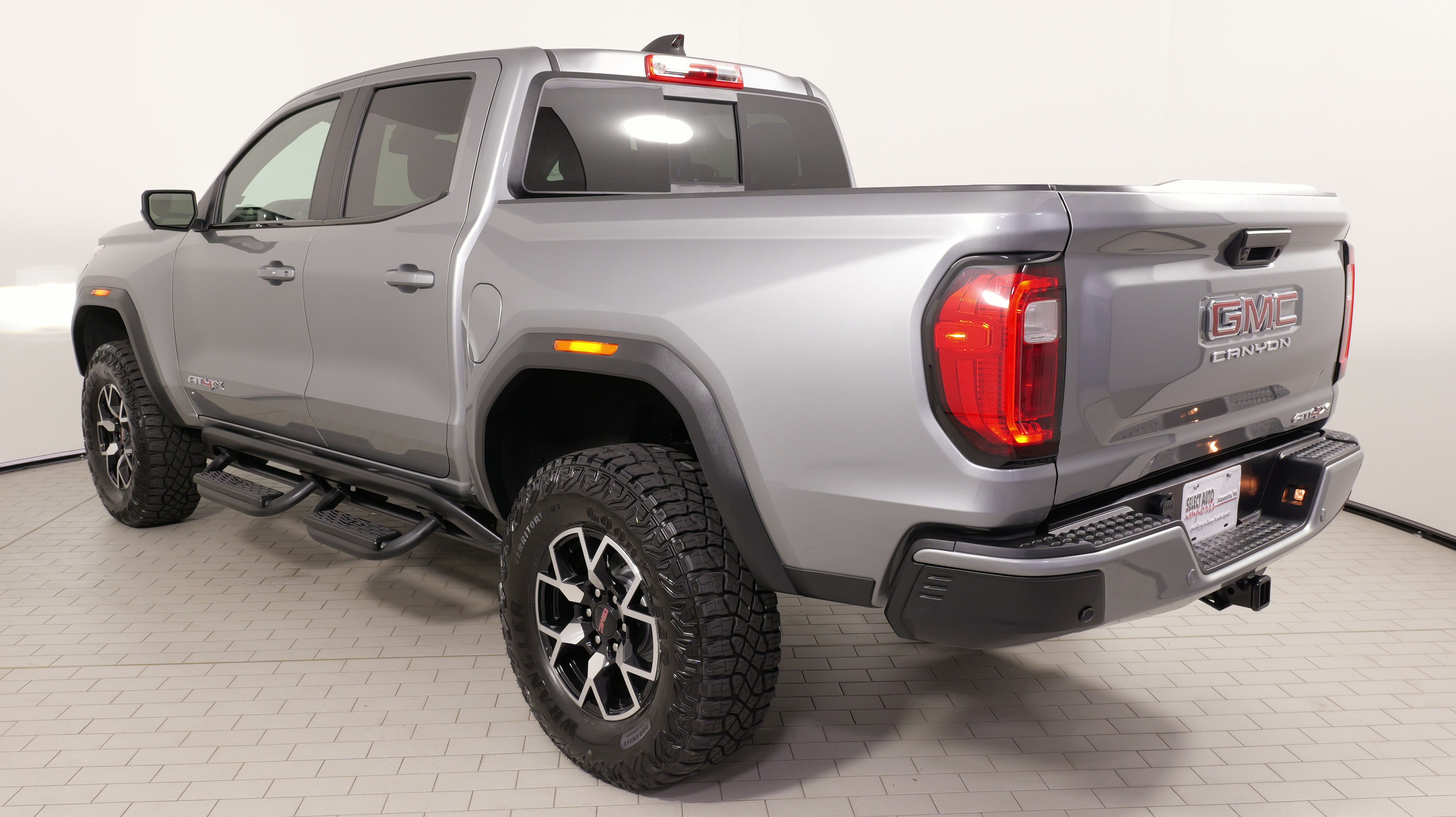 Used 2024 GMC Canyon AT4X AWD/4WD image 17
