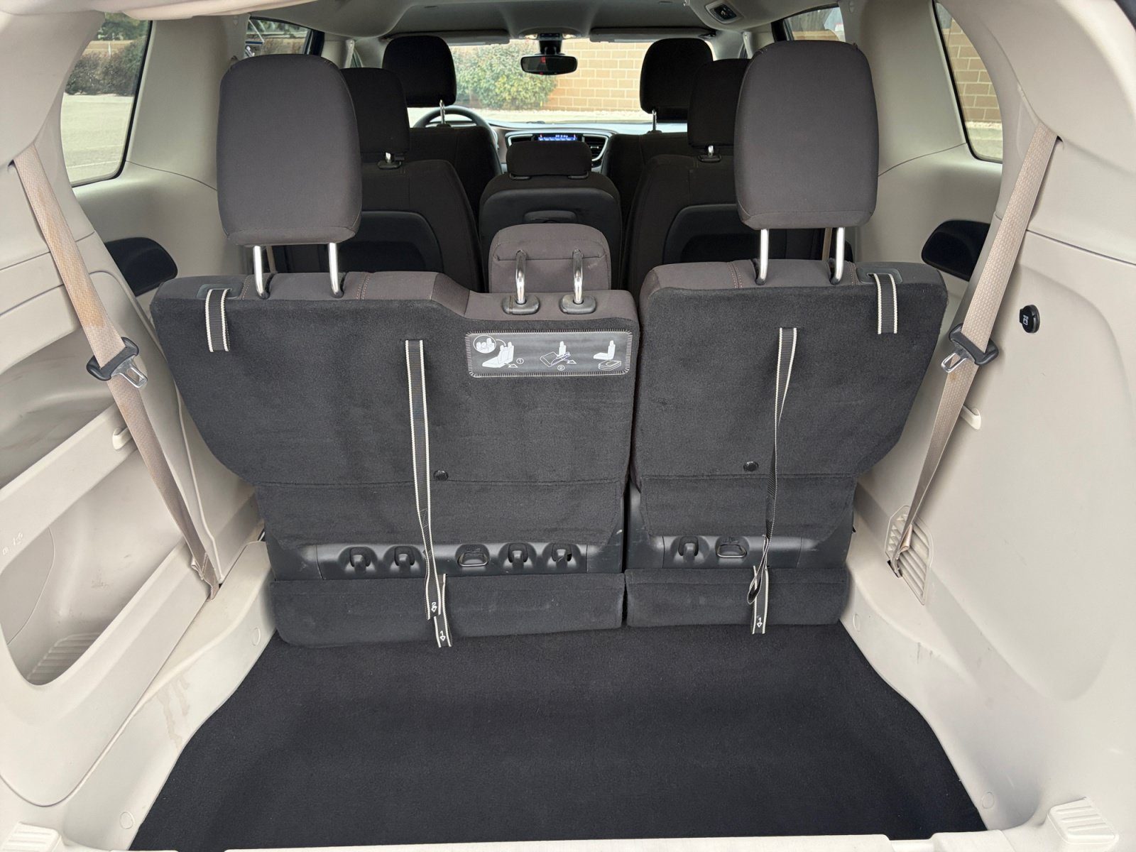 Used 2017 Chrysler Pacifica Touring w/ Tire & Wheel Group FWD image 28