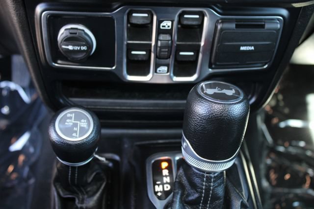 Used 2024 Jeep Wrangler Unlimited Sahara AWD/4WD image 34