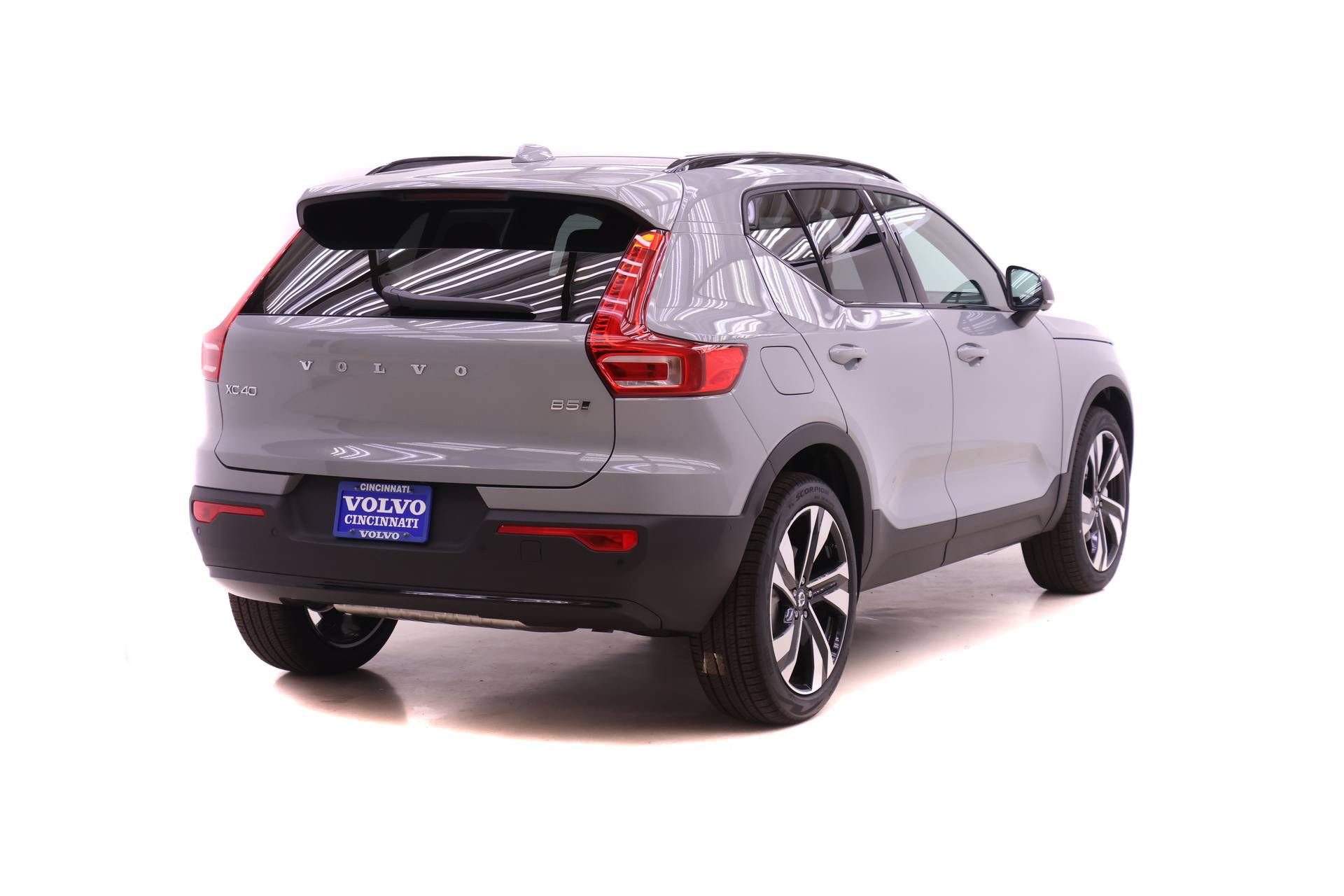 New 2026 Volvo XC40 B5 Plus w/ Protection Package Premier AWD/4WD image 4