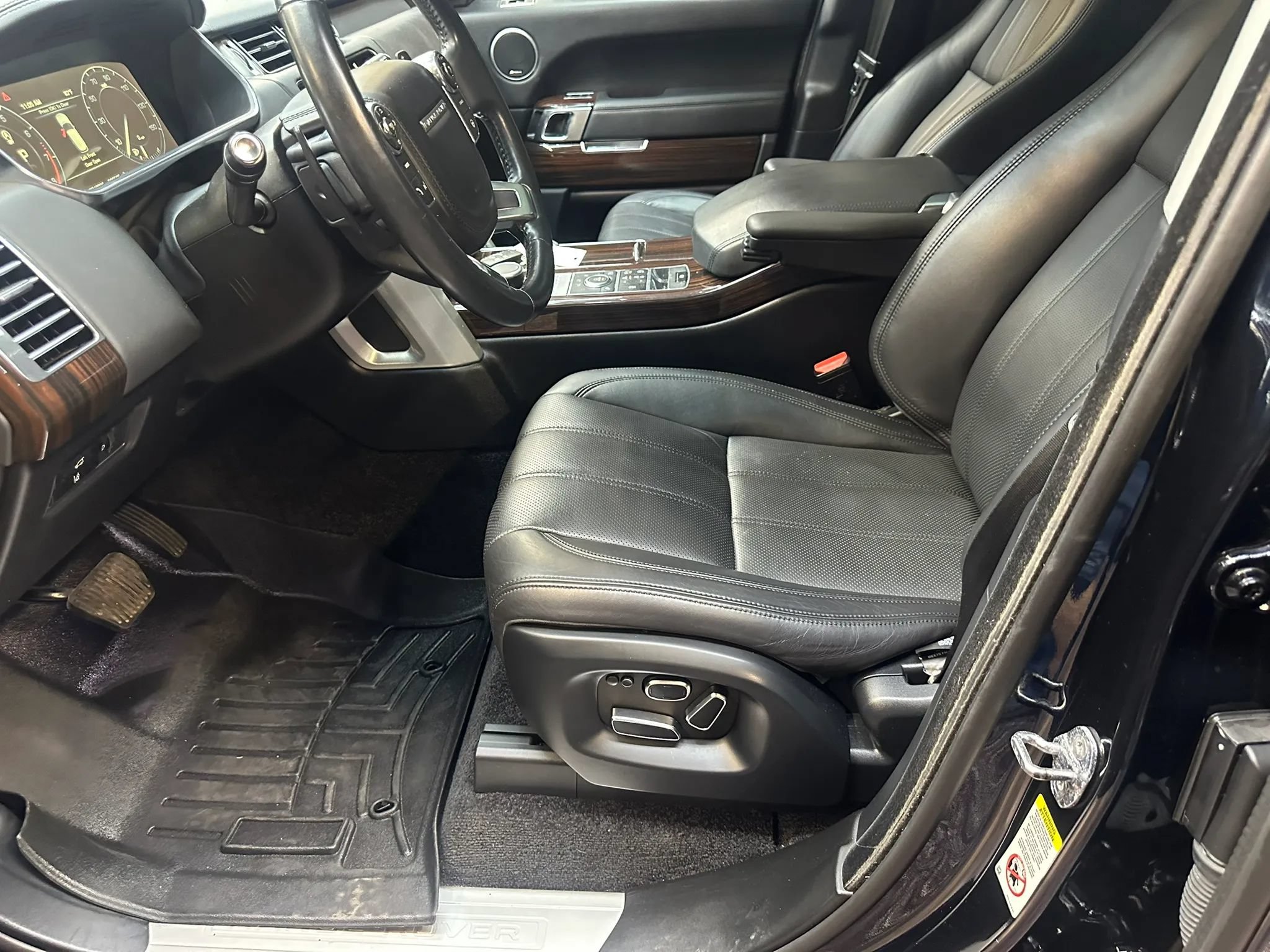 Used 2014 Land Rover Range Rover HSE AWD/4WD image 17