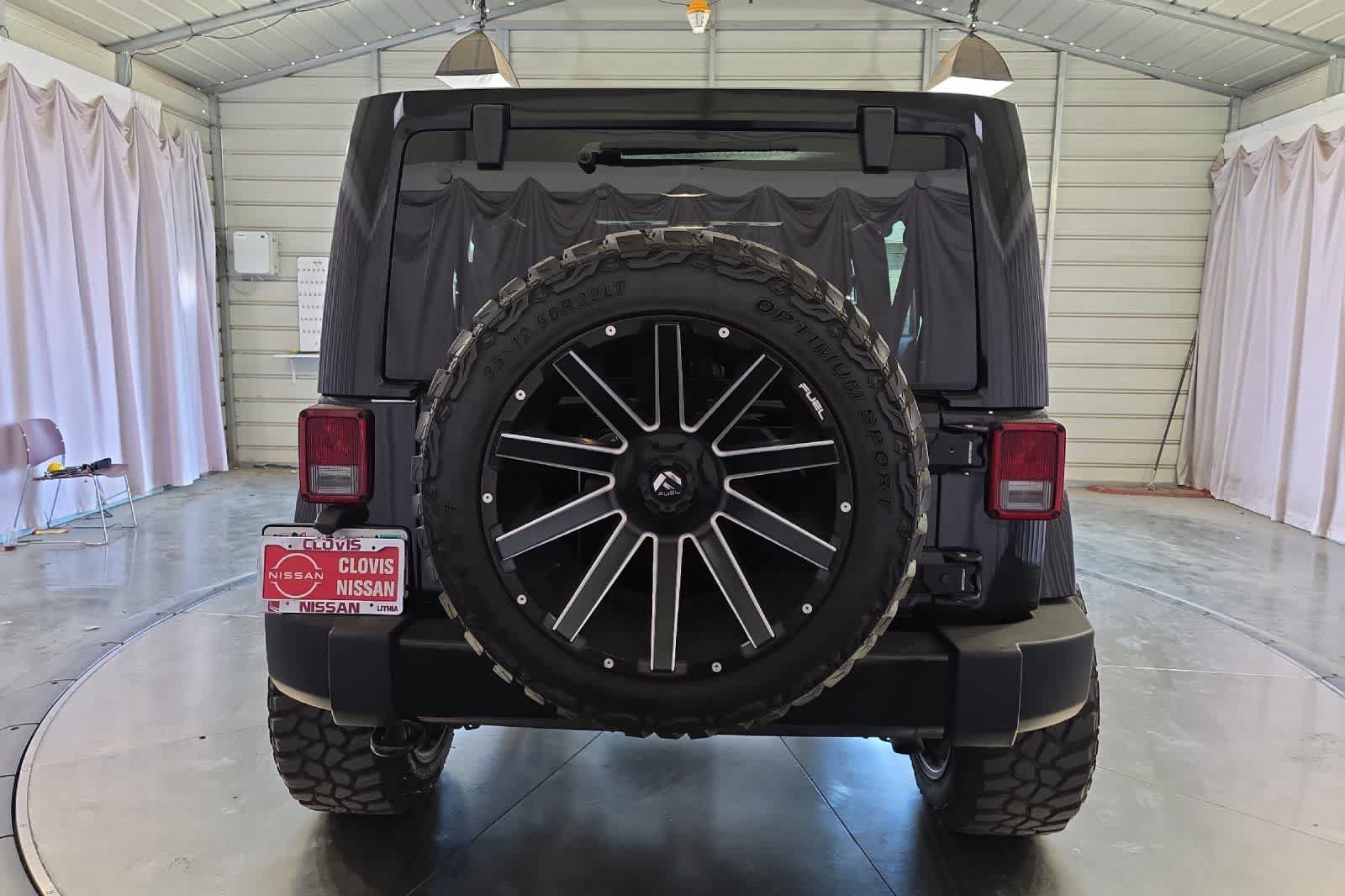 Used 2017 Jeep Wrangler Unlimited Sahara w/ Connectivity Group AWD/4WD image 8