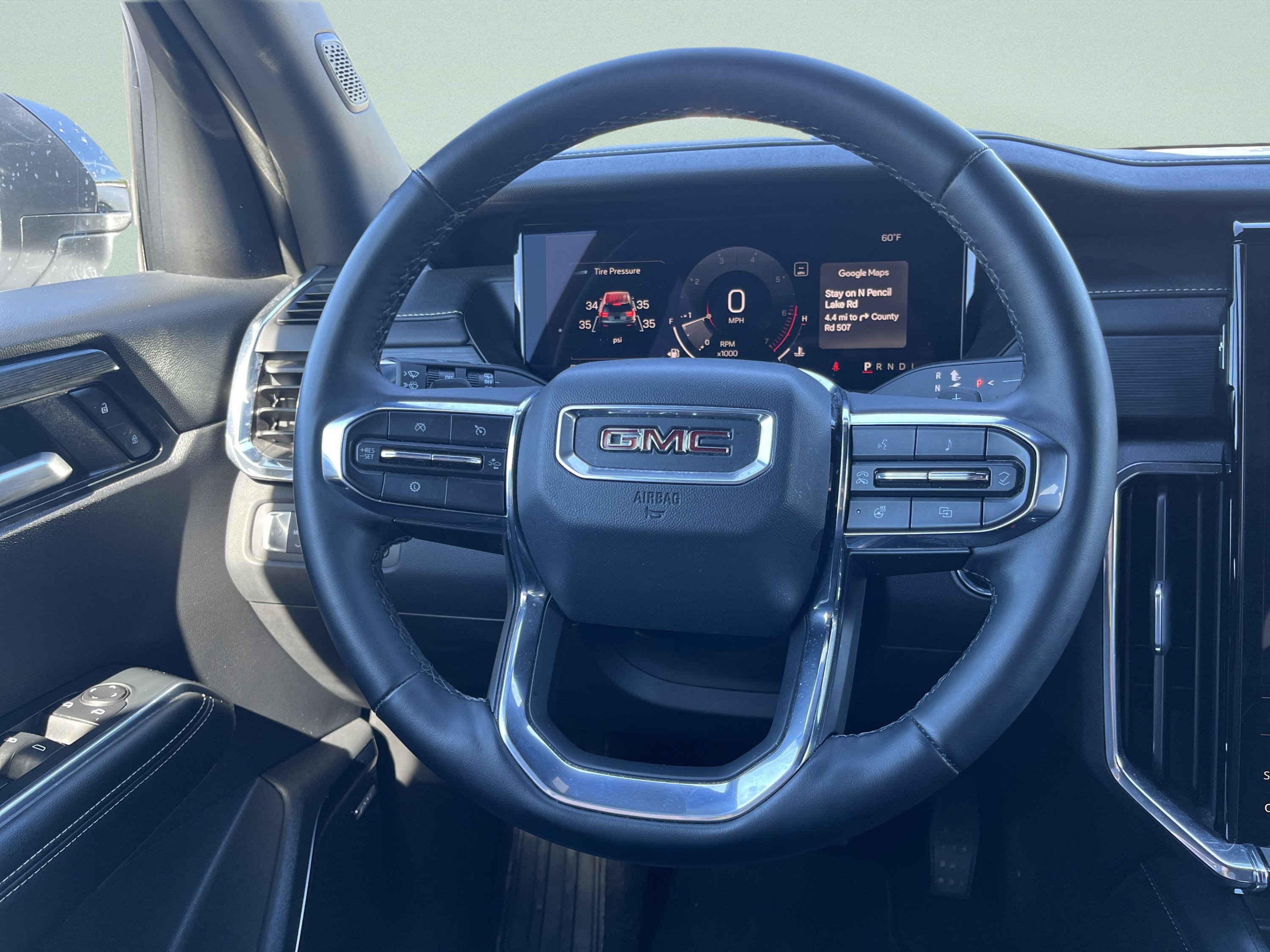 Used 2025 GMC Acadia Elevation w/ Elevation Premium Package AWD/4WD image 13
