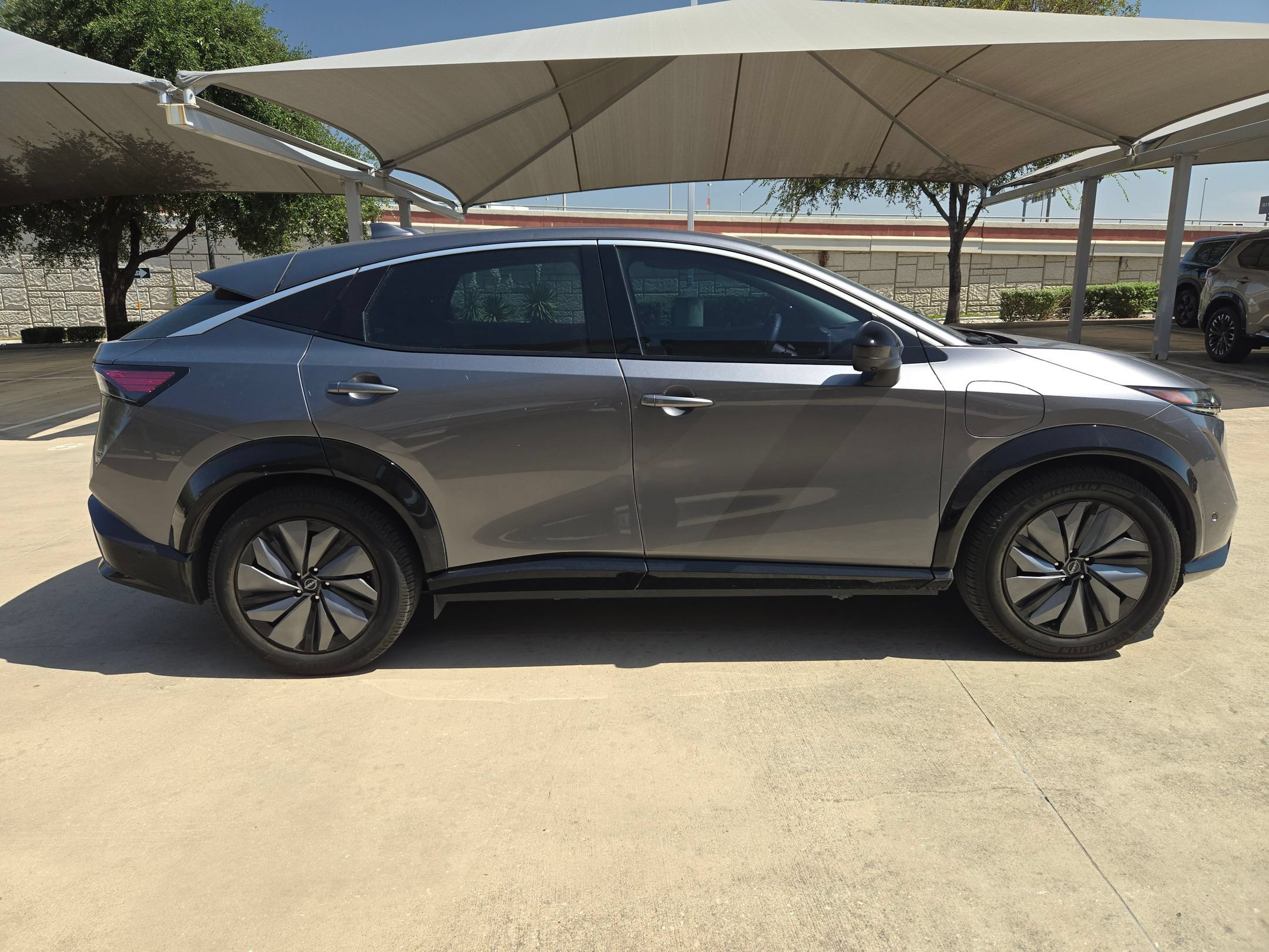 Used 2023 Nissan Ariya FWD image 2