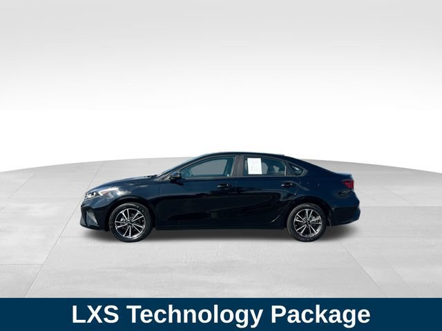 Used 2024 Kia Forte LXS w/ LXS Technology Package FWD image 2