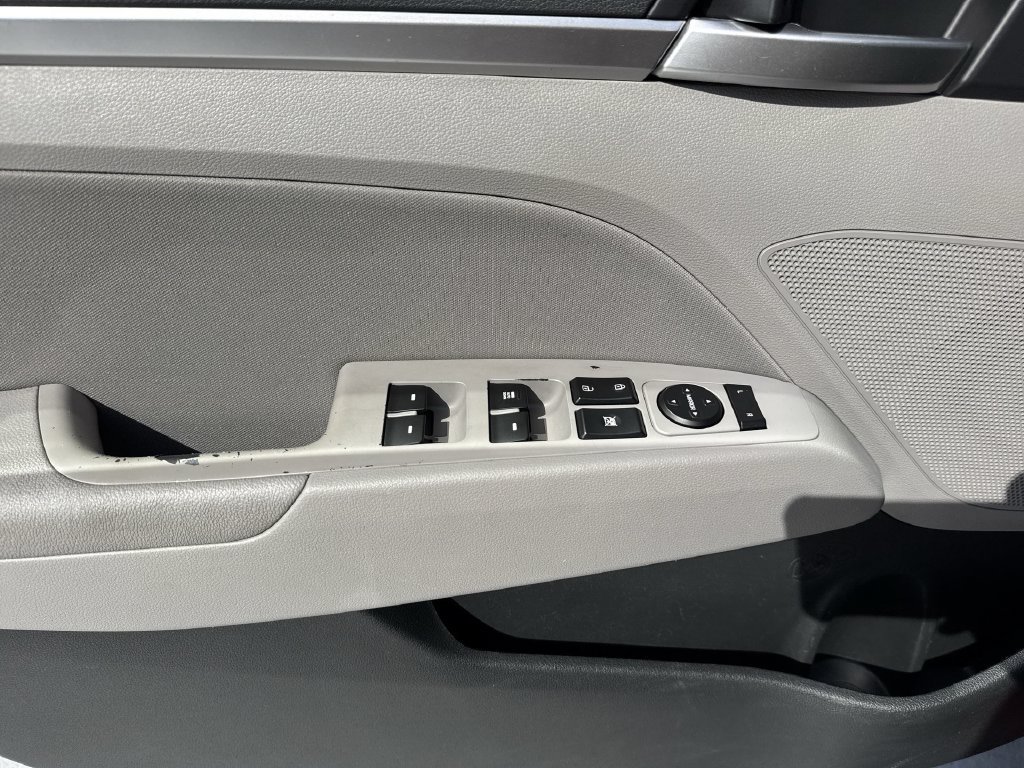 Used 2019 Hyundai Elantra SEL FWD image 38