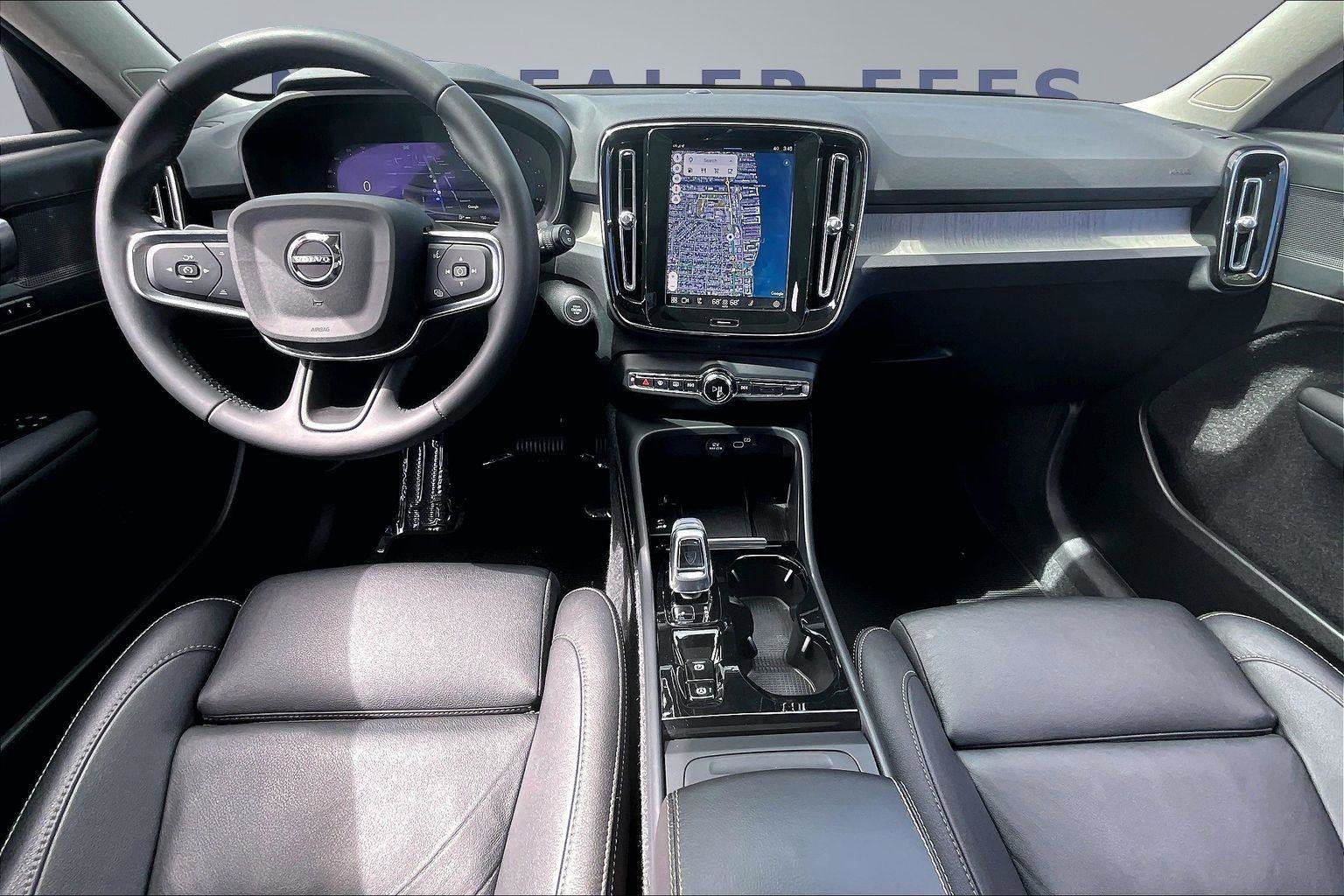 Used 2024 Volvo XC40 B5 Plus image 7