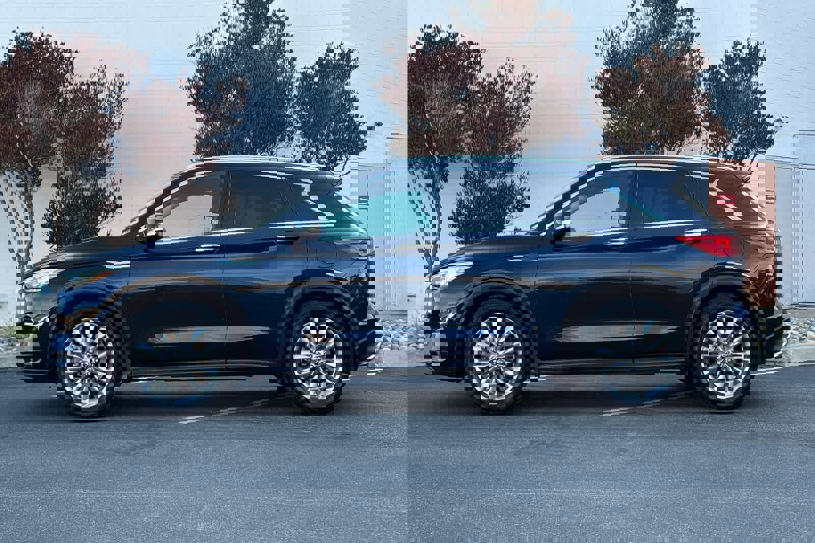 Used 2019 INFINITI QX50 Luxe w/ Navigation Package image 9