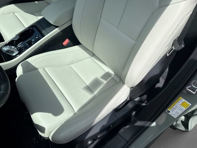 Certified 2025 Volvo XC40 B5 Ultra AWD/4WD image 17